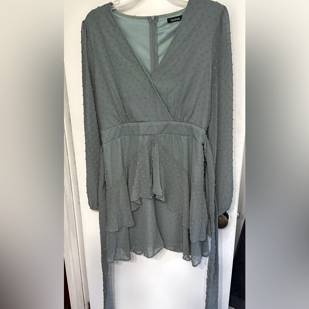 Cute boohoo dress